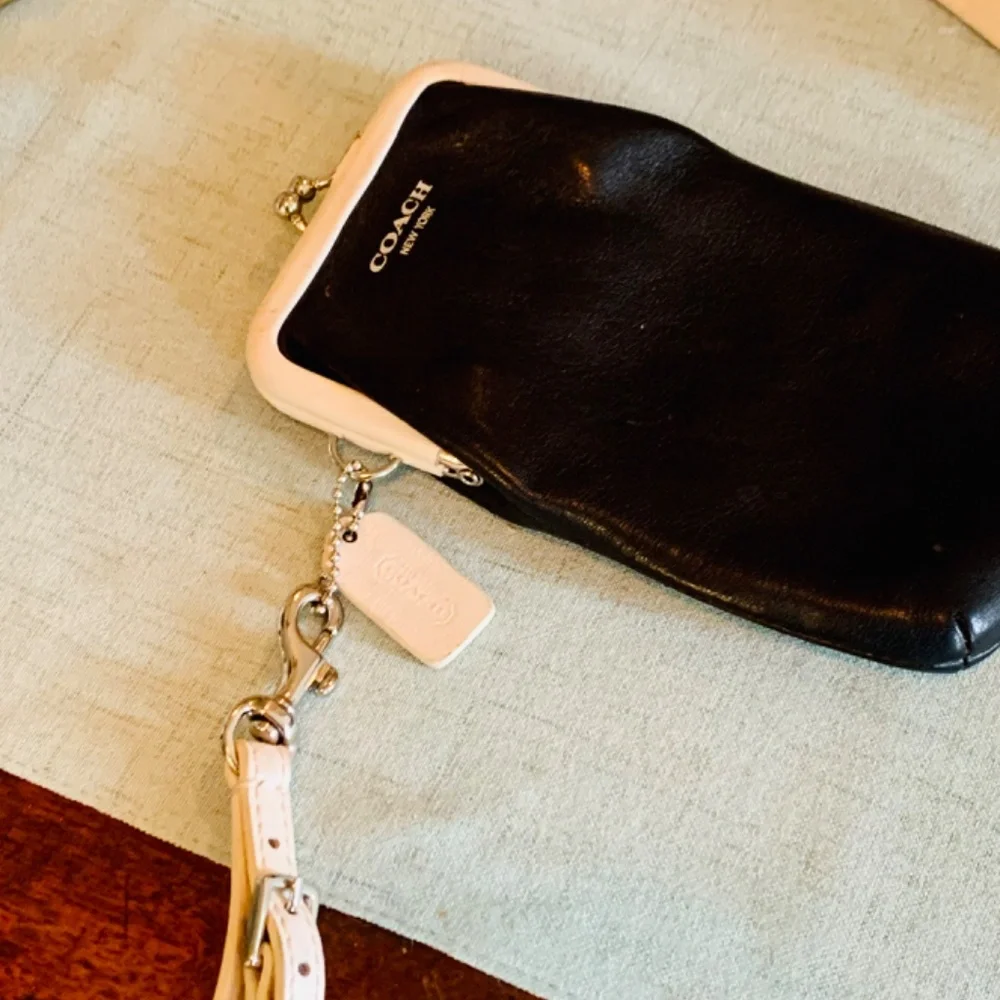 💯 Coach Wristlet - Picture 6 of 7